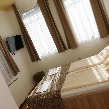 Hotel Logavina 8 Garage Parking 사라예보 외부 사진